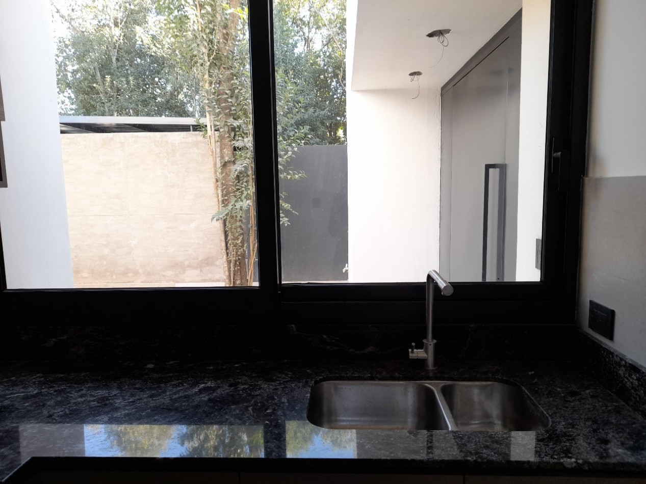 VENDO CASA 3 DORM. VILLA CATALINA. APTO CREDITO!!!