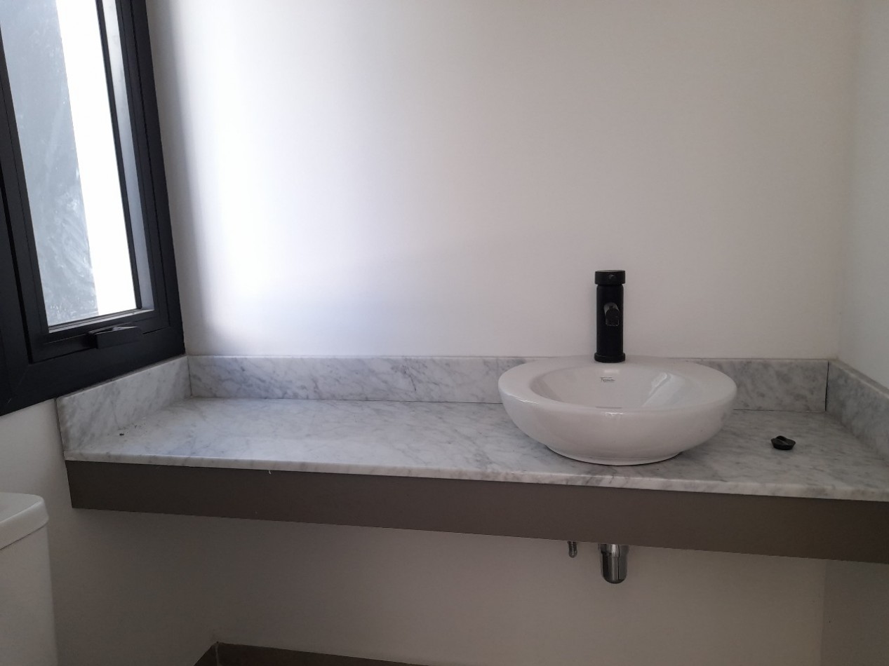 VENDO CASA 3 DORM. VILLA CATALINA. APTO CREDITO!!!