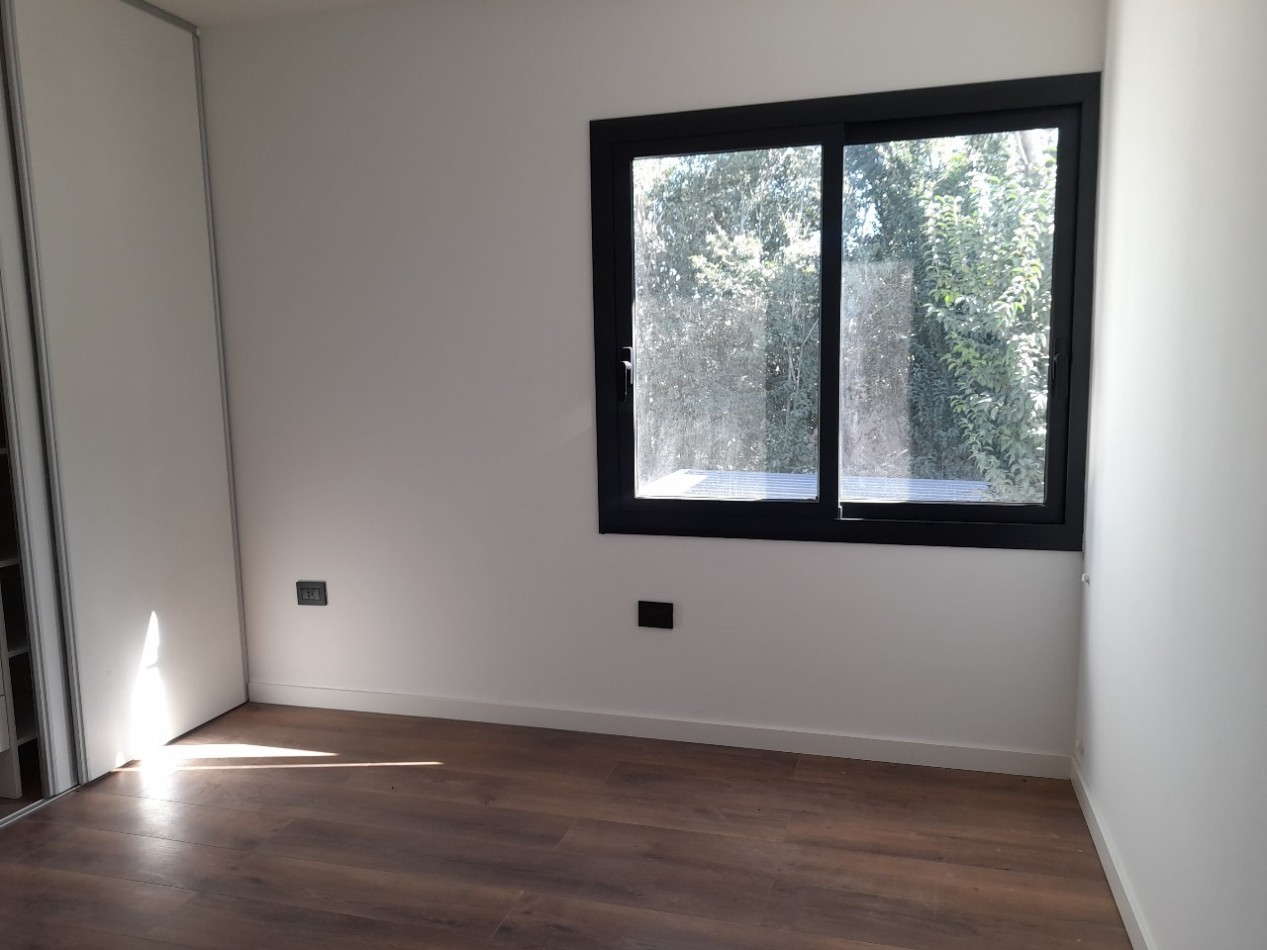 VENDO CASA 3 DORM. VILLA CATALINA. APTO CREDITO!!!