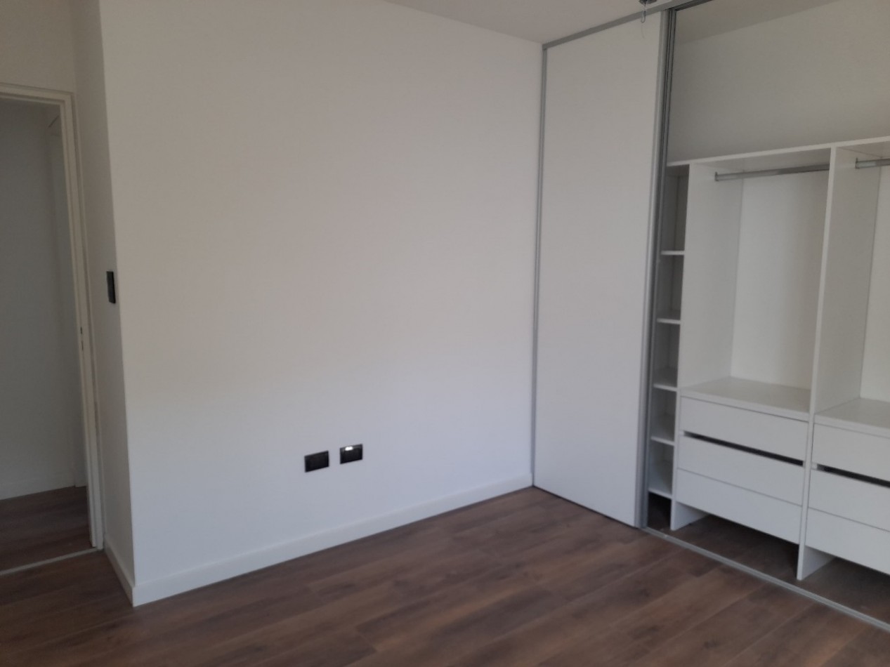 VENDO CASA 3 DORM. VILLA CATALINA. APTO CREDITO!!!