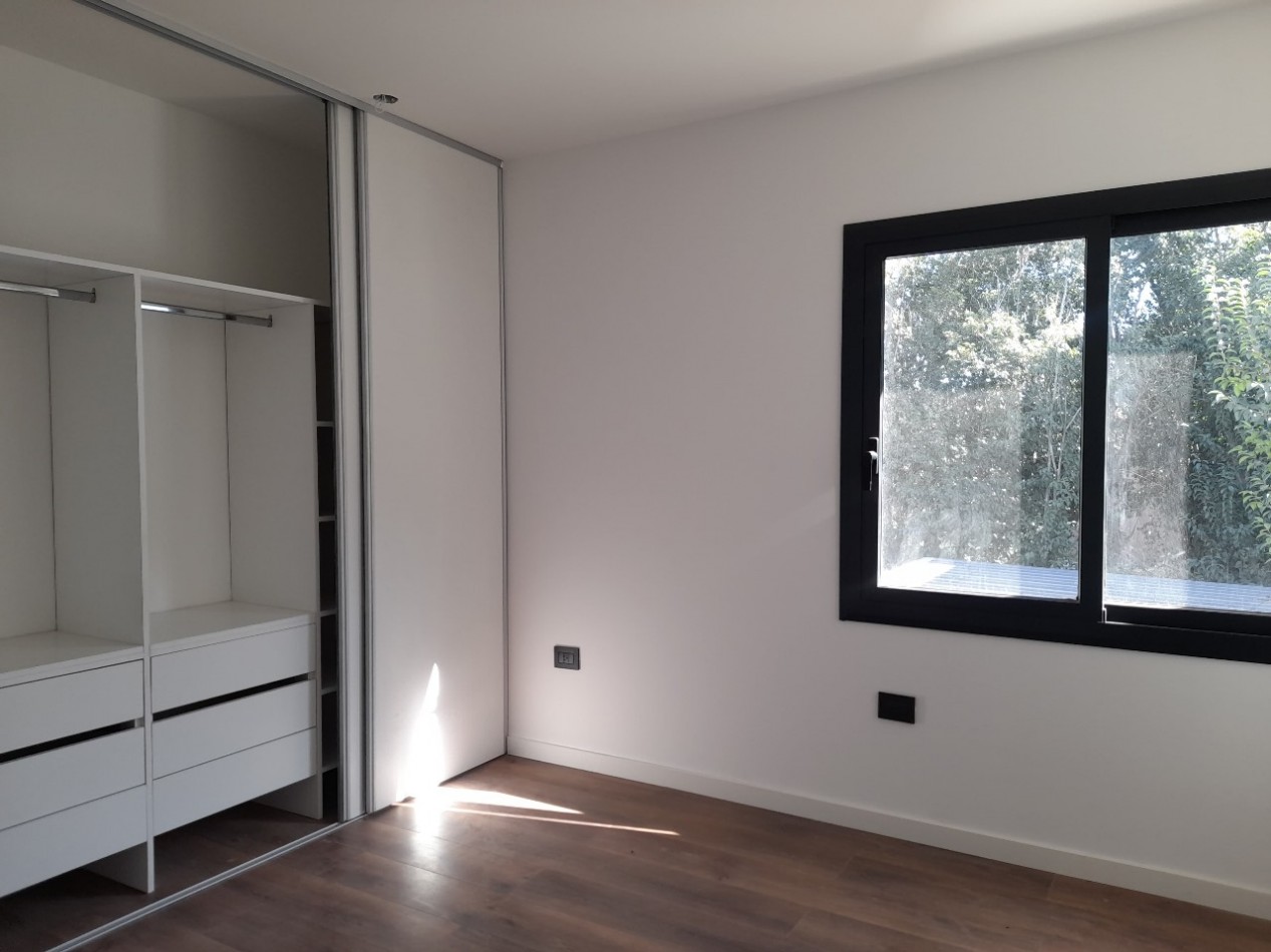 VENDO CASA 3 DORM. VILLA CATALINA. APTO CREDITO!!!