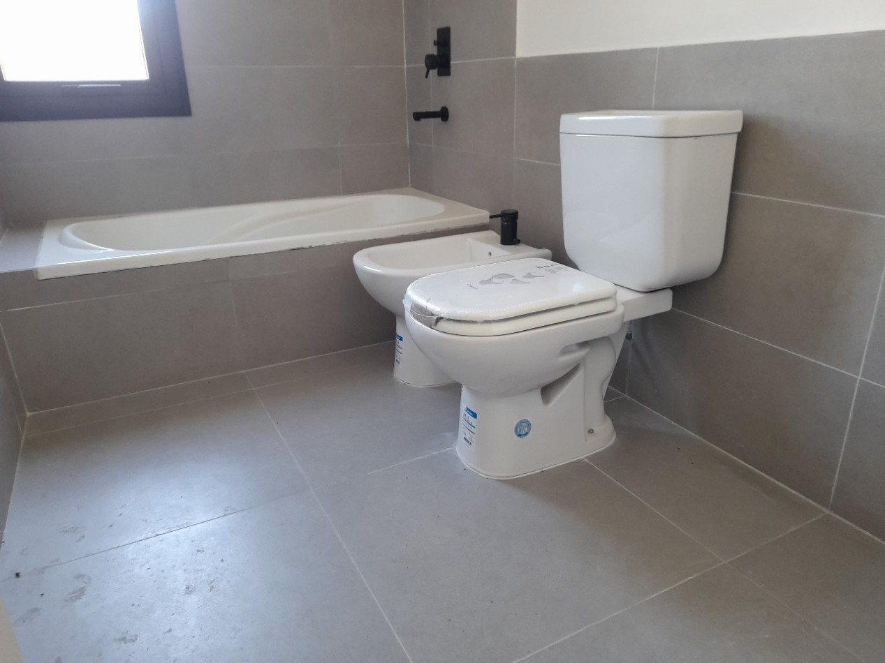 VENDO CASA 3 DORM. VILLA CATALINA. APTO CREDITO!!!
