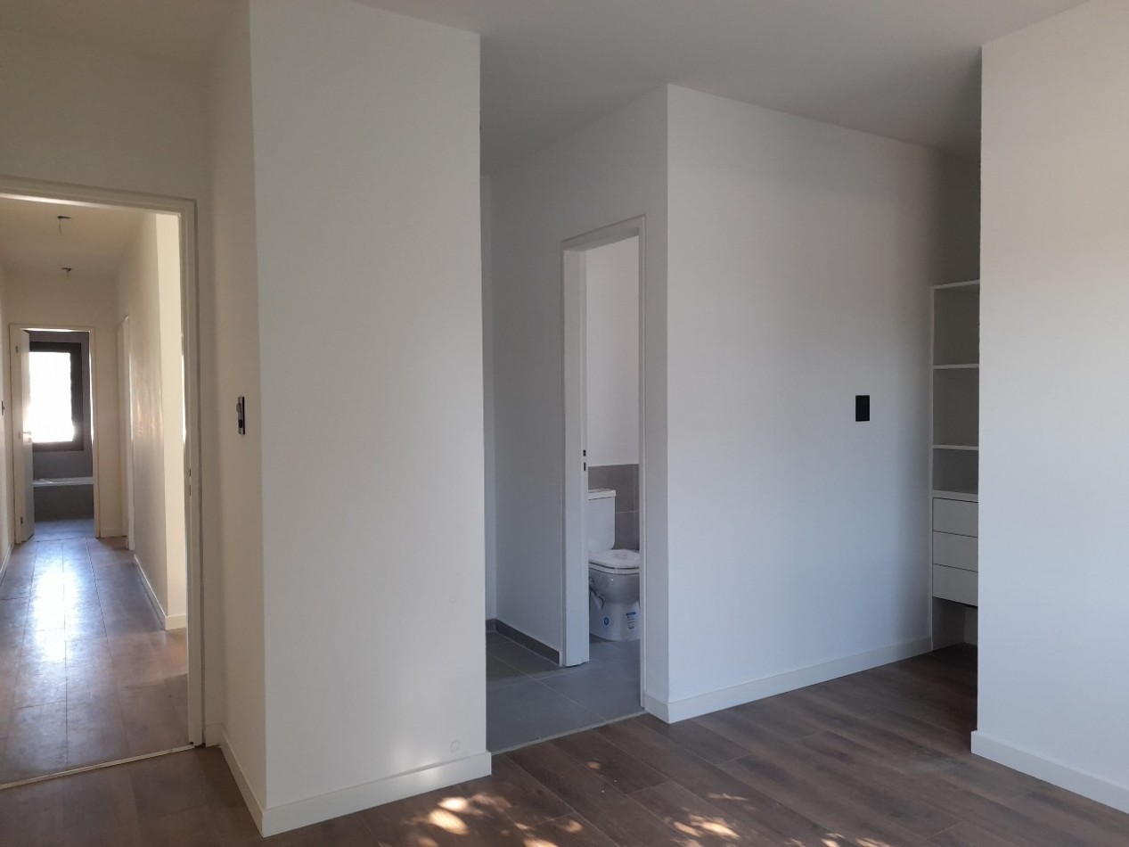 VENDO CASA 3 DORM. VILLA CATALINA. APTO CREDITO!!!