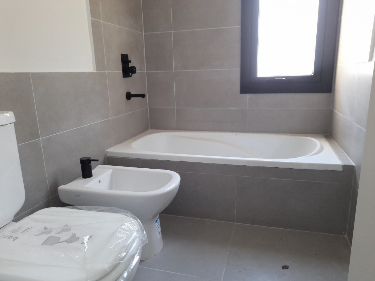 VENDO CASA 3 DORM. VILLA CATALINA. APTO CREDITO!!!