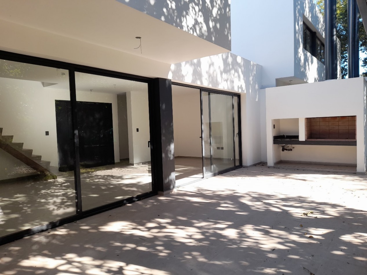 VENDO CASA 3 DORM. VILLA CATALINA. APTO CREDITO!!!