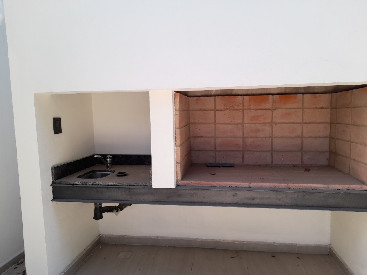 VENDO CASA 3 DORM. VILLA CATALINA. APTO CREDITO!!!