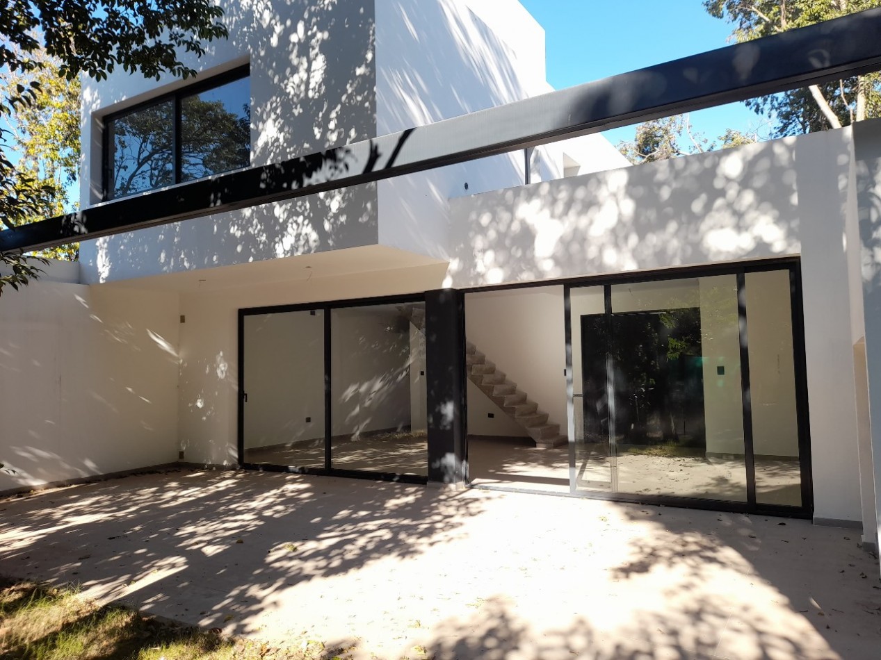VENDO CASA 3 DORM. VILLA CATALINA. APTO CREDITO!!!