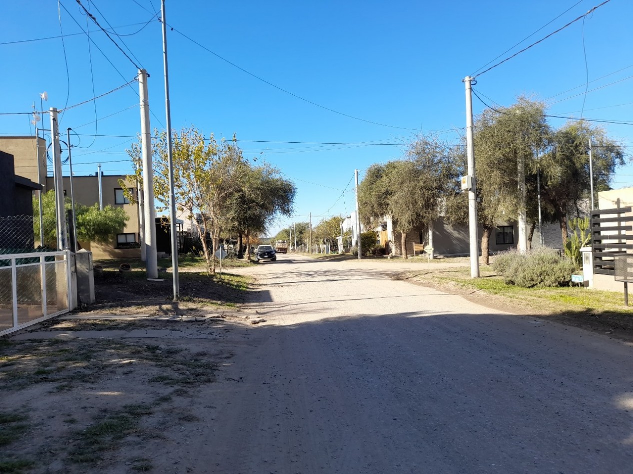 VENDO CASA 3 DORM. VILLA CATALINA. APTO CREDITO!!!