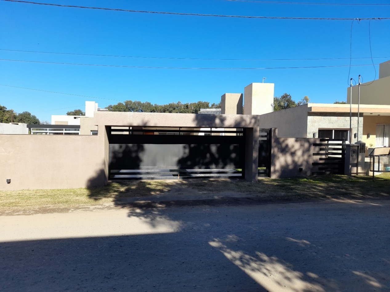 VENDO CASA 3 DORM. VILLA CATALINA. APTO CREDITO!!!