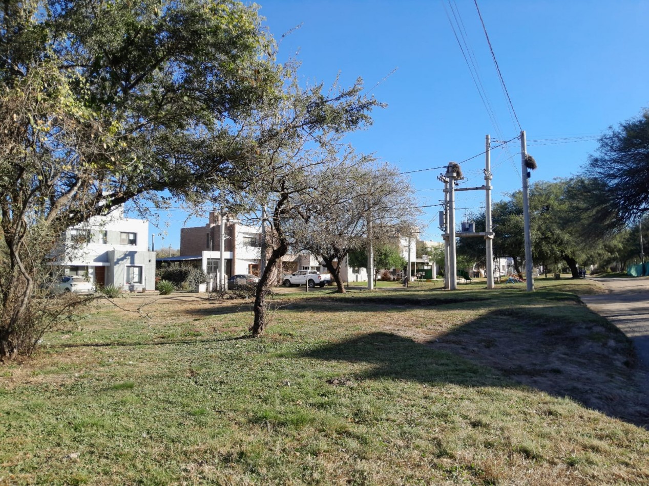 VENDO LOTE ESQUINA 641 M2 VILLA CATALINA. ETAPA LOS BOSQUES. ESCRITURA!!!