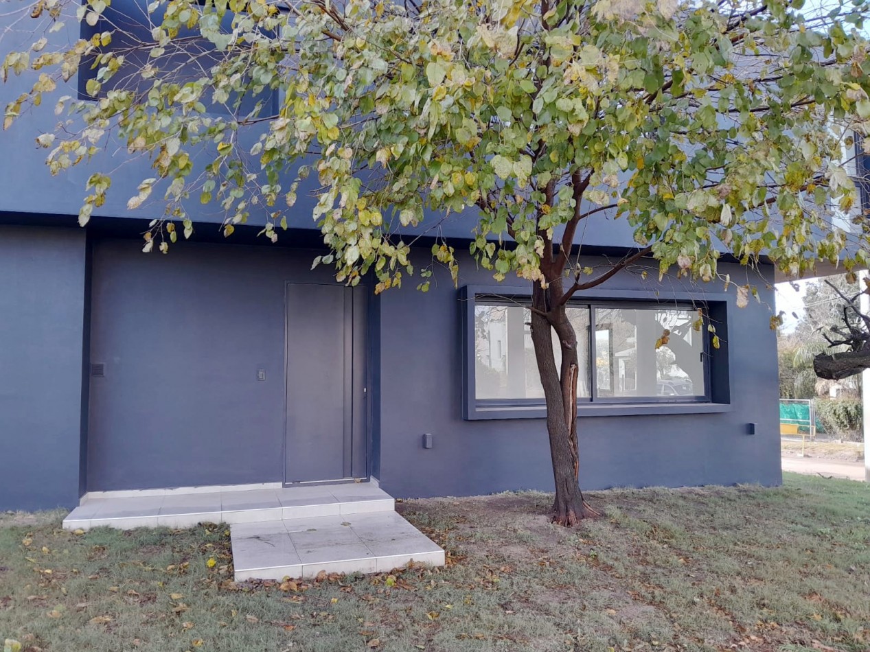 VENDO CASA 3 DORM. VILLA CATALINA. APTO CREDITO!!!