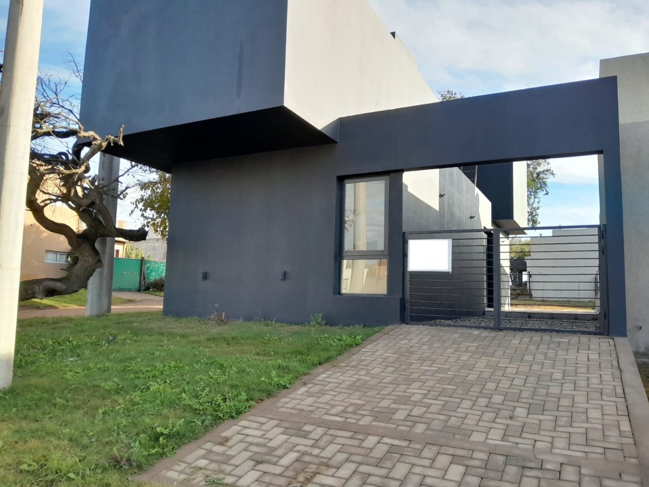 VENDO CASA 3 DORM. VILLA CATALINA. APTO CREDITO!!!