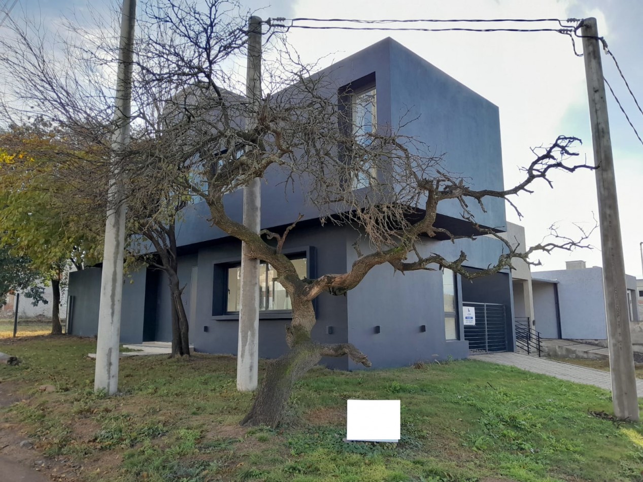 VENDO CASA 3 DORM. VILLA CATALINA. APTO CREDITO!!!
