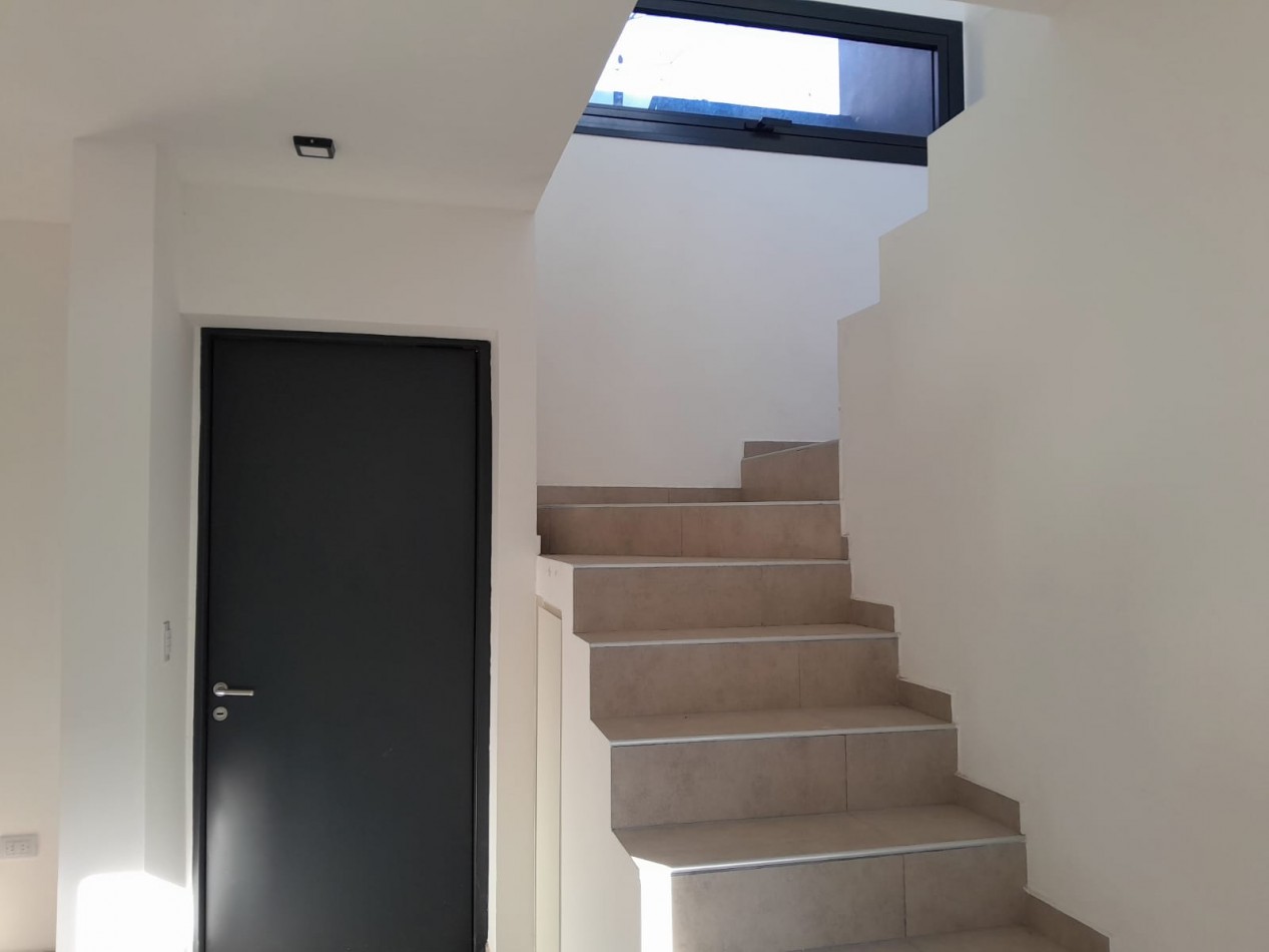 VENDO CASA 3 DORM. VILLA CATALINA. APTO CREDITO!!!