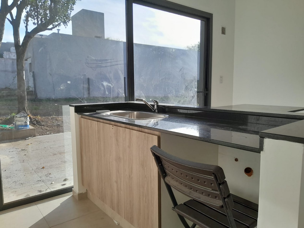 VENDO CASA 3 DORM. VILLA CATALINA. APTO CREDITO!!!