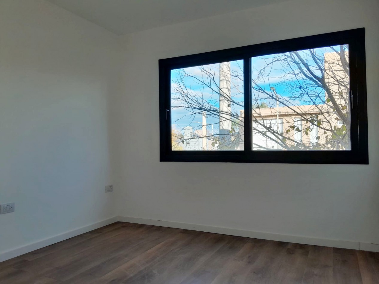 VENDO CASA 3 DORM. VILLA CATALINA. APTO CREDITO!!!