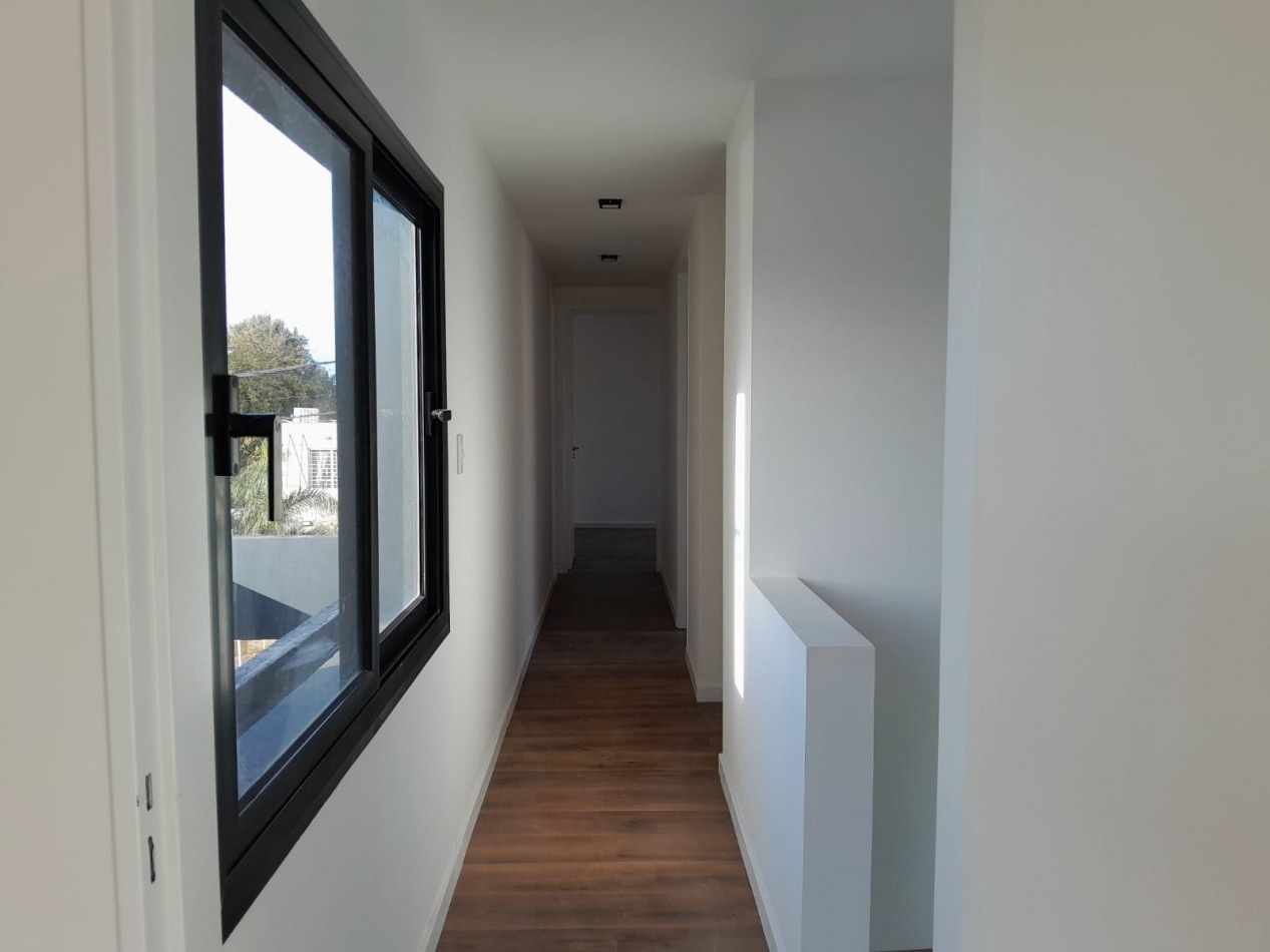 VENDO CASA 3 DORM. VILLA CATALINA. APTO CREDITO!!!