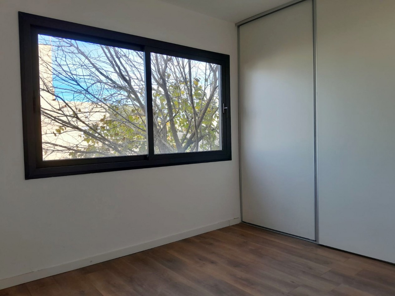 VENDO CASA 3 DORM. VILLA CATALINA. APTO CREDITO!!!
