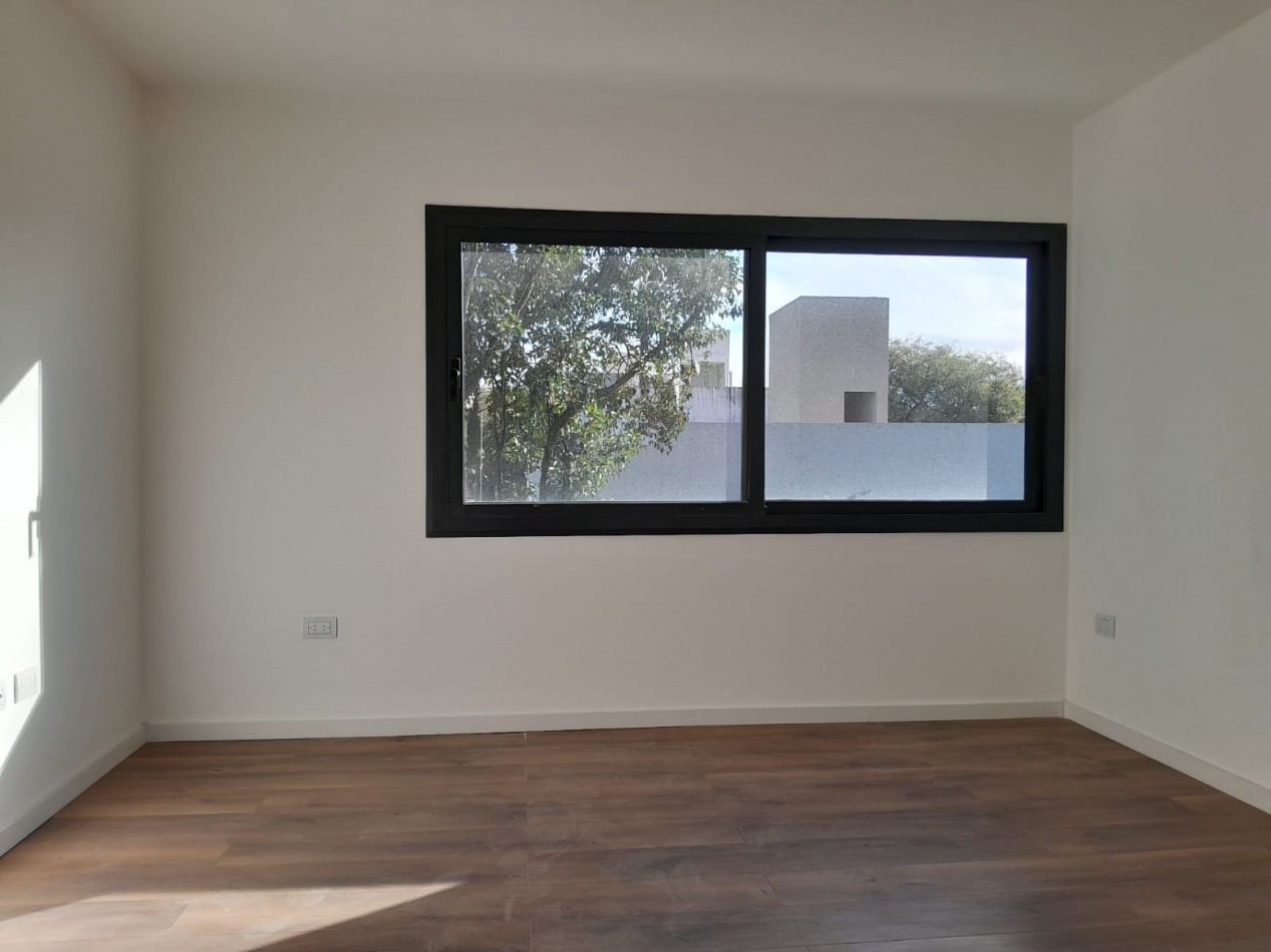 VENDO CASA 3 DORM. VILLA CATALINA. APTO CREDITO!!!