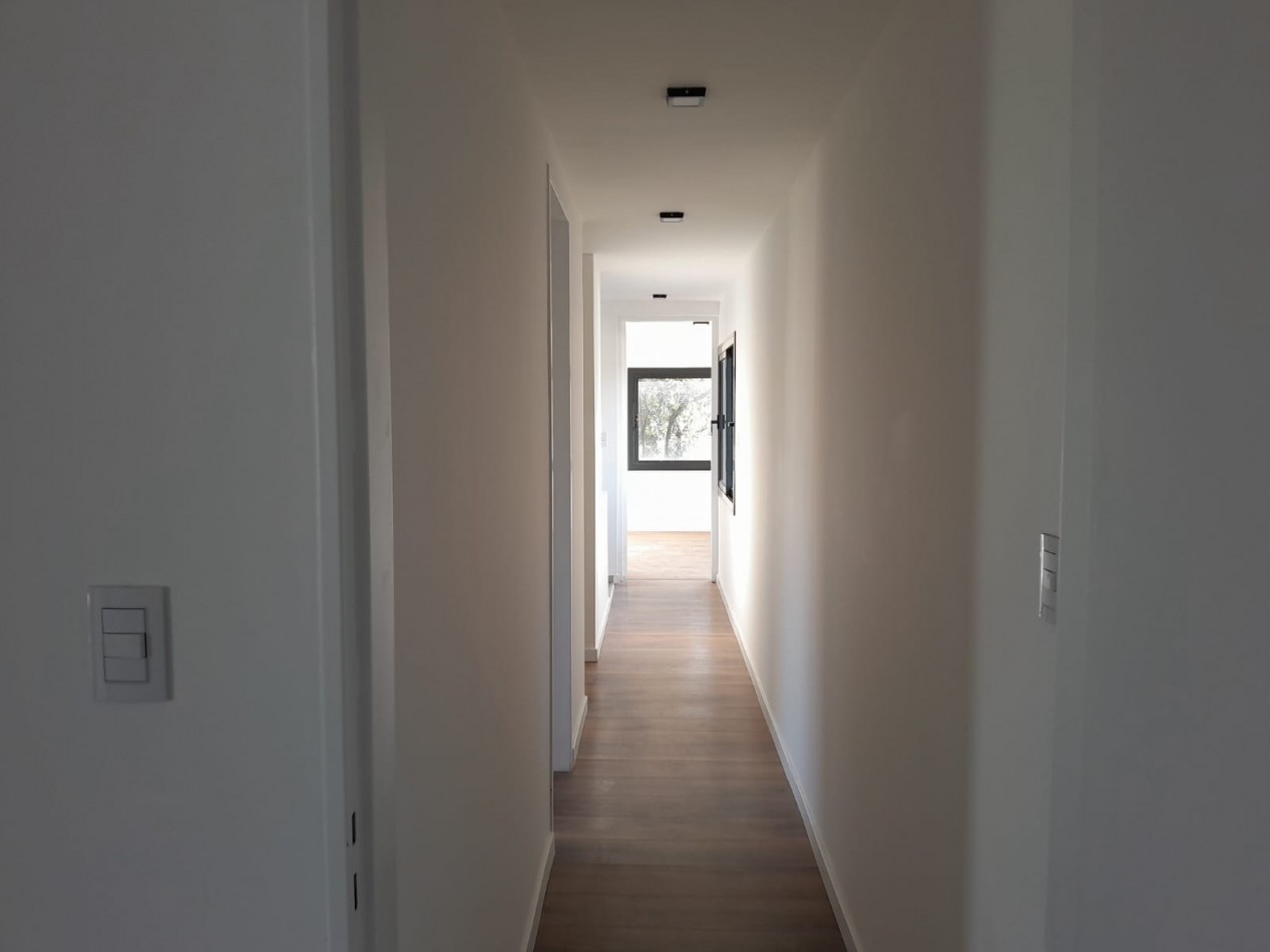 VENDO CASA 3 DORM. VILLA CATALINA. APTO CREDITO!!!