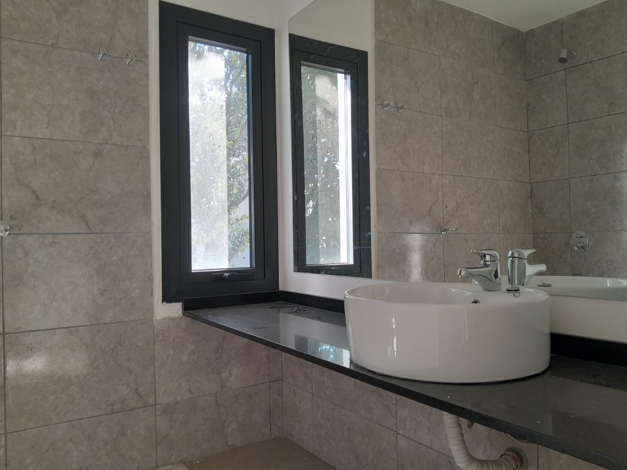 VENDO CASA 3 DORM. VILLA CATALINA. APTO CREDITO!!!