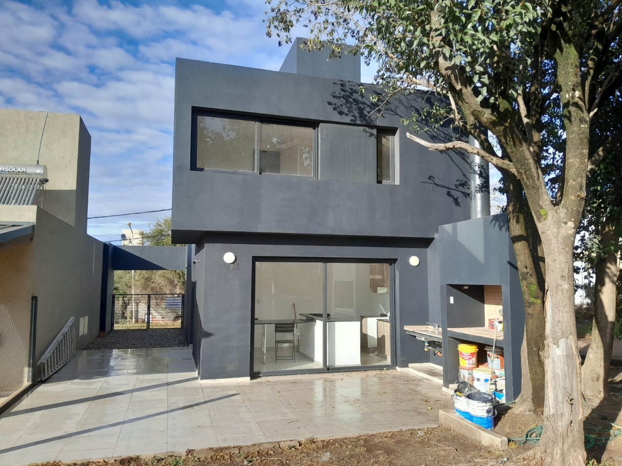 VENDO CASA 3 DORM. VILLA CATALINA. APTO CREDITO!!!