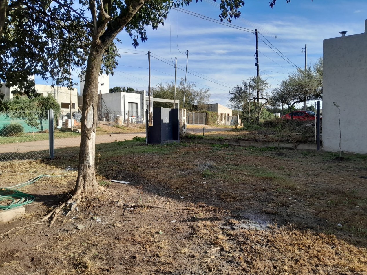 VENDO CASA 3 DORM. VILLA CATALINA. APTO CREDITO!!!