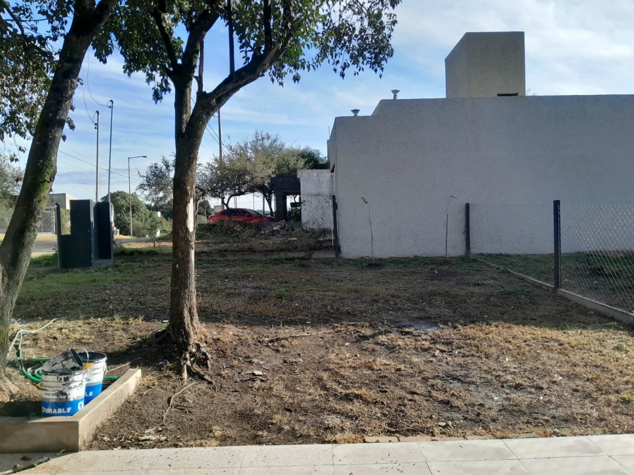 VENDO CASA 3 DORM. VILLA CATALINA. APTO CREDITO!!!