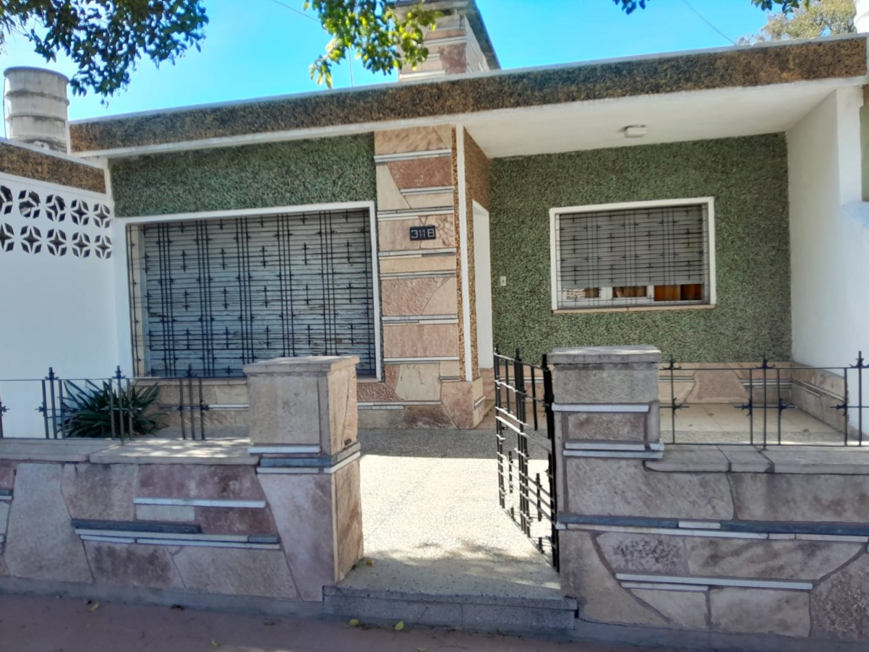 VENDO CASA 3 DORM. B° SARGENTO CABRAL. RECIBO VEHICULOS/MENOR. APTO CREDITO!!!