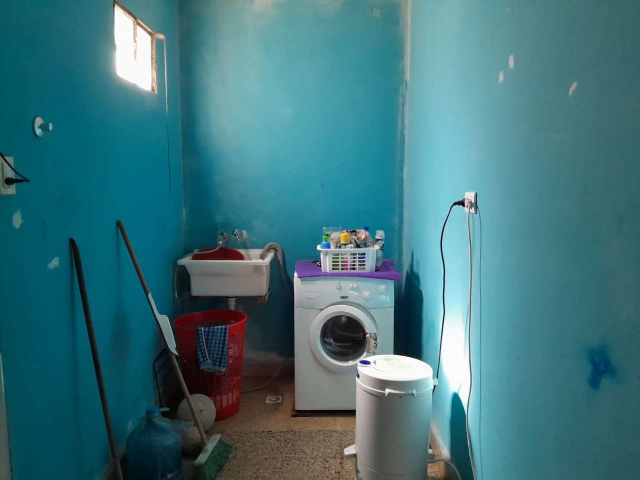 VENDO CASA 3 DORM. B° SARGENTO CABRAL. RECIBO VEHICULOS/MENOR. APTO CREDITO!!!