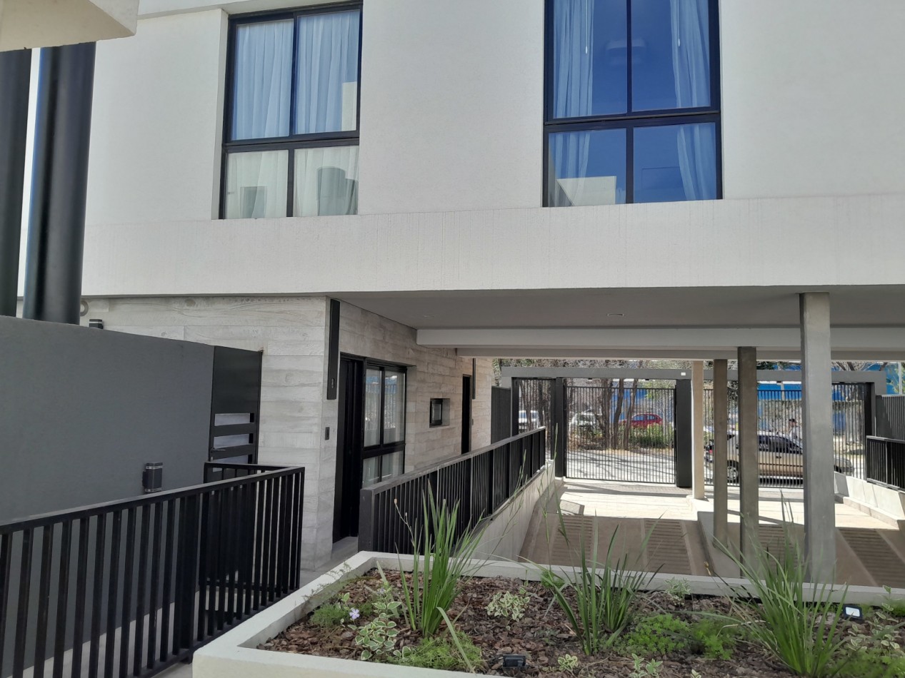 VENTA DE LOCALES COMERCIALES - HOUSING DISTRITO VEINTE