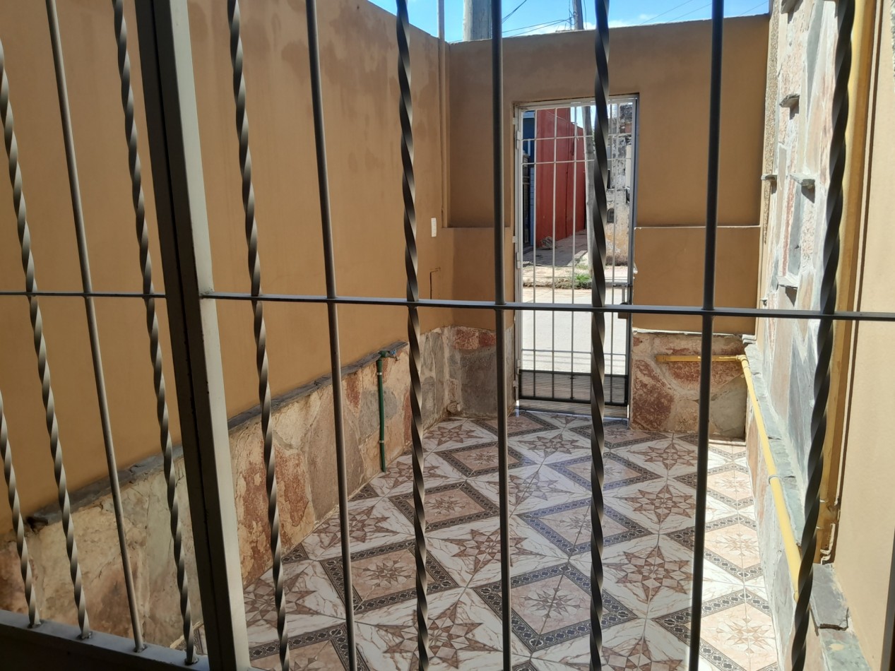 VENDO CASA 3 DORM.+ DEPARTAMENTO. B° TALLERES SUD