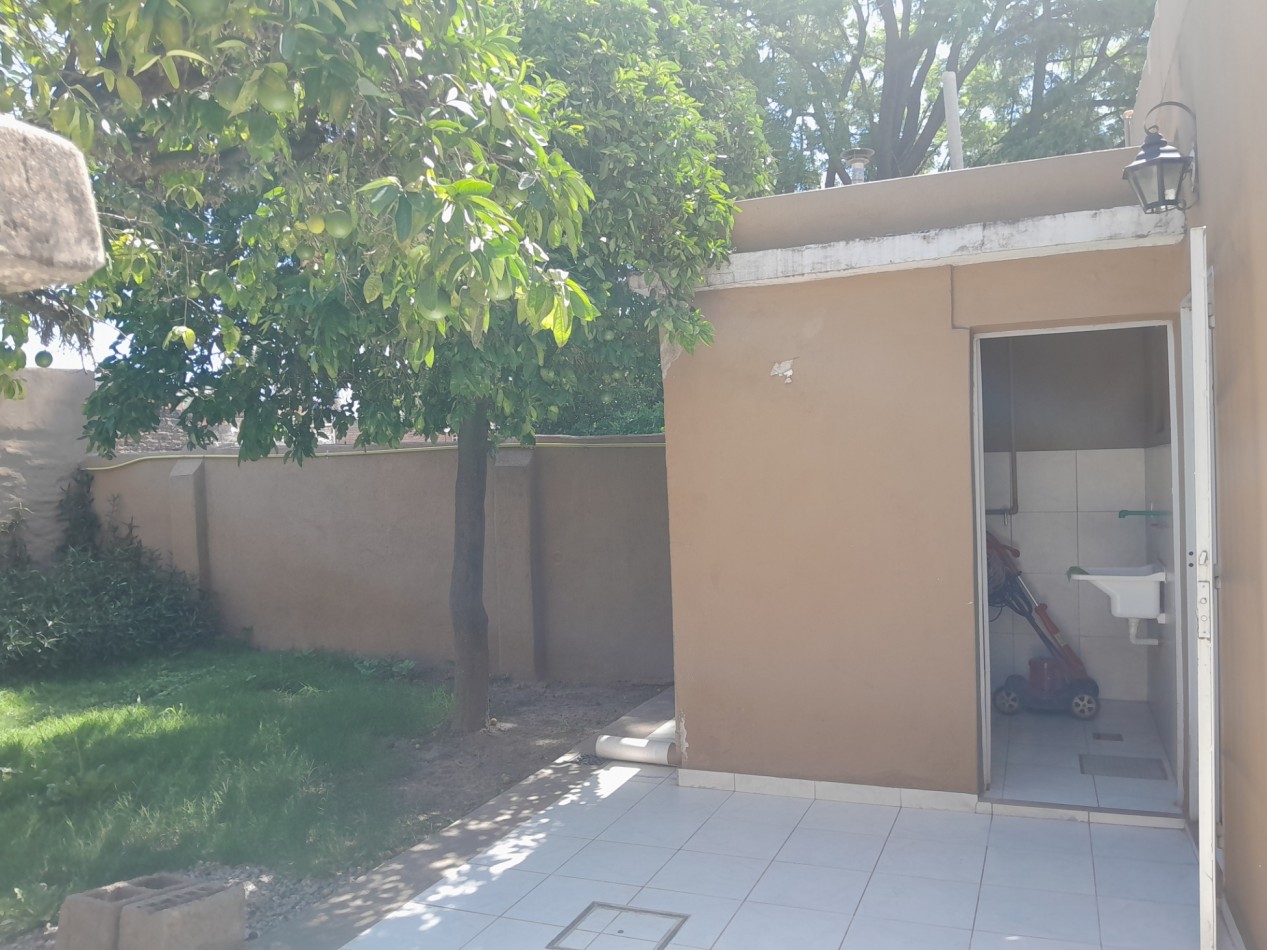 VENDO CASA 3 DORM.+ DEPARTAMENTO. B° TALLERES SUD