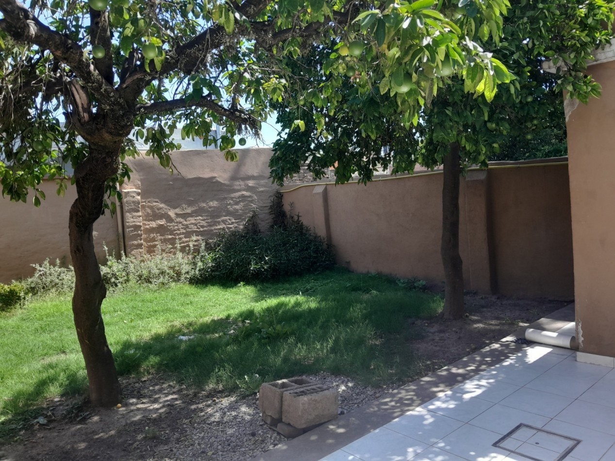 VENDO CASA 3 DORM.+ DEPARTAMENTO. B° TALLERES SUD