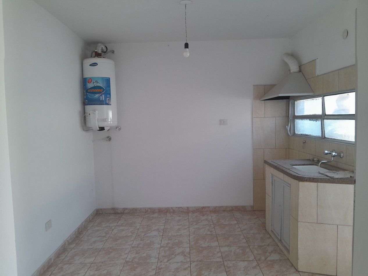 VENDO CASA 3 DORM.+ DEPARTAMENTO. B° TALLERES SUD