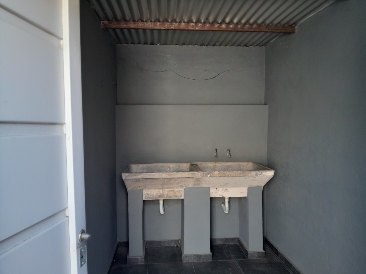 VENDO CASA 3 DORM.+ DEPARTAMENTO. B° TALLERES SUD