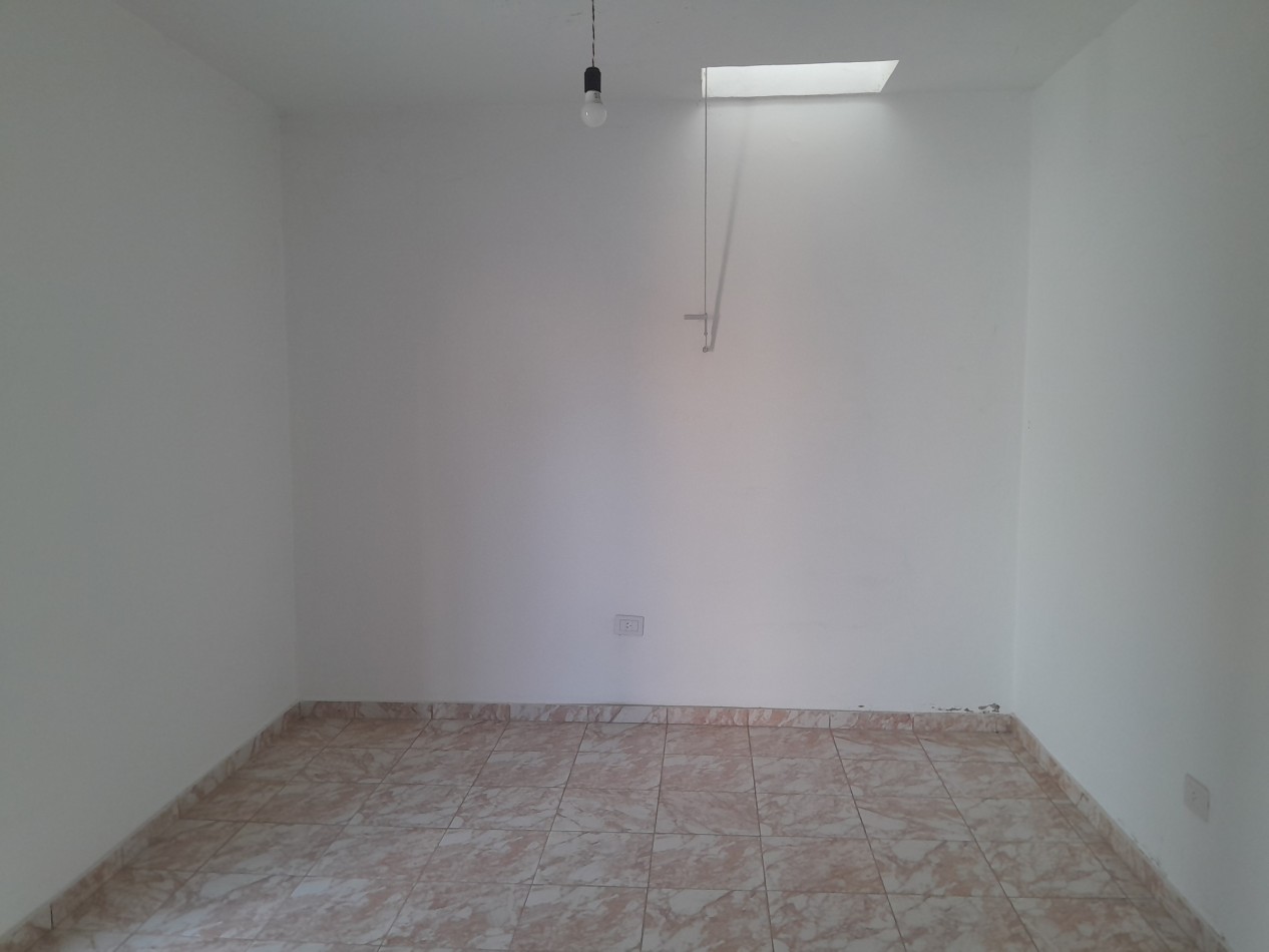 VENDO CASA 3 DORM.+ DEPARTAMENTO. B° TALLERES SUD