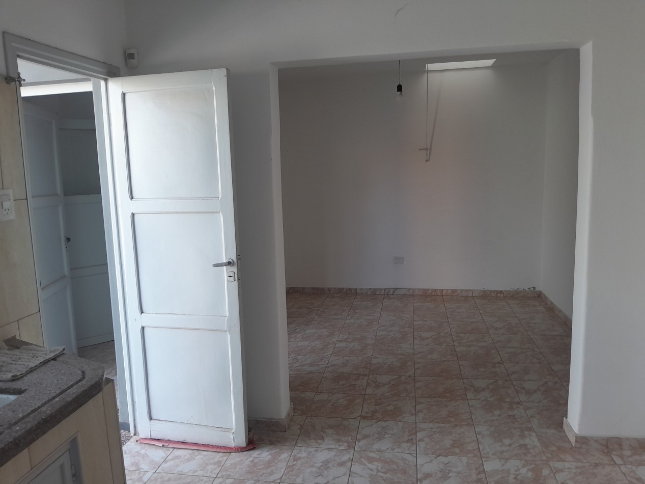 VENDO CASA 3 DORM.+ DEPARTAMENTO. B° TALLERES SUD
