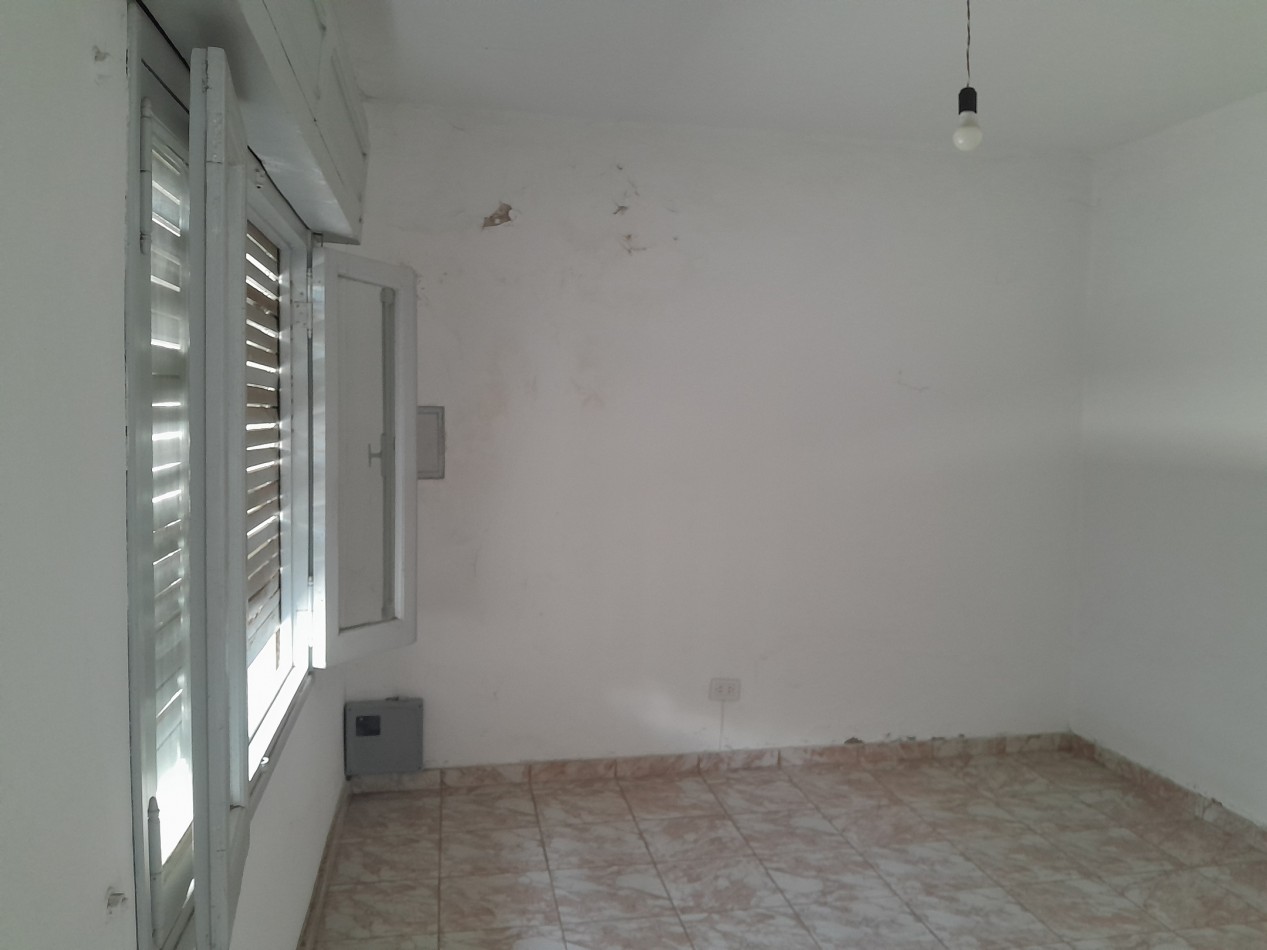 VENDO CASA 3 DORM.+ DEPARTAMENTO. B° TALLERES SUD