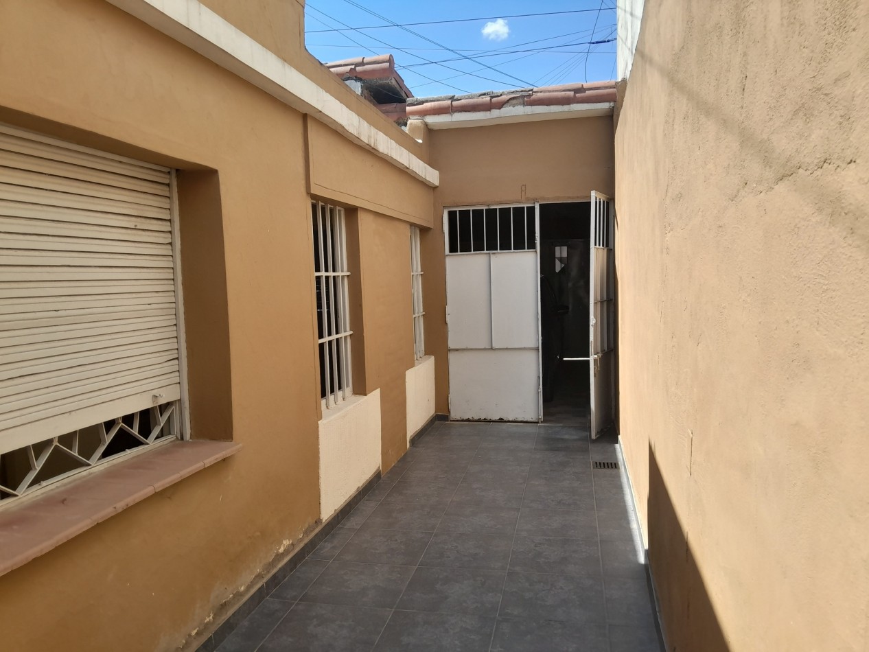VENDO CASA 3 DORM.+ DEPARTAMENTO. B° TALLERES SUD