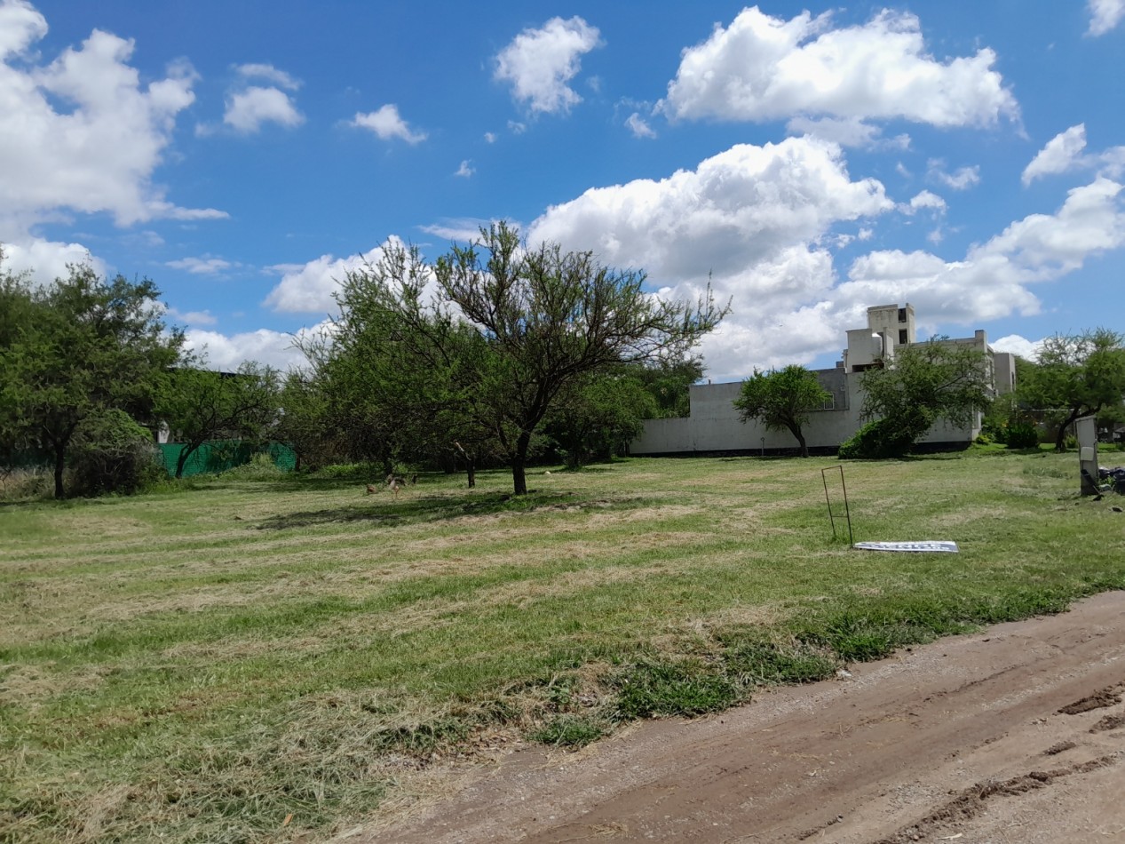 VENDO LOTE 476 M2 VILLA CATALINA 1° ETAPA. EXCELENTE UBICACION!!!