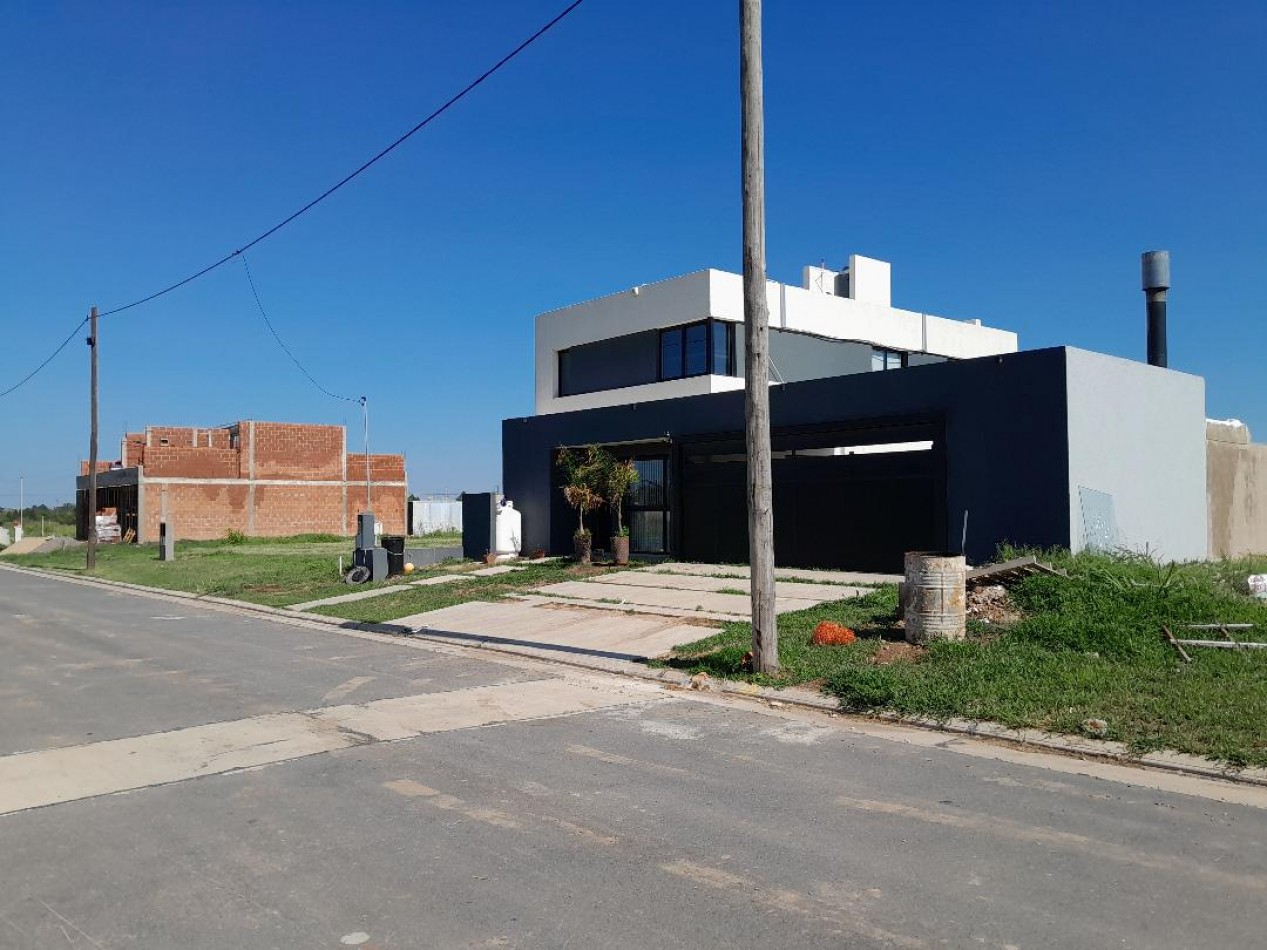 Vendo lote de 250 m² en Cuestas de Manantiales - Apto Duplex