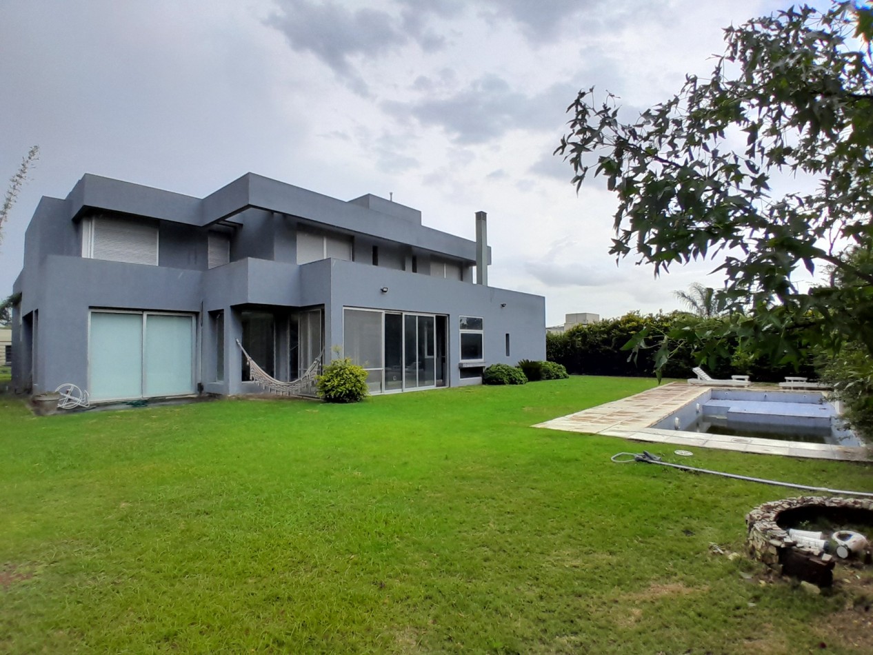 ALQUILER MODERNA CASA DE 3 DORMITORIOS SAN ISIDRO COUNTRY. ALQUILADA!!