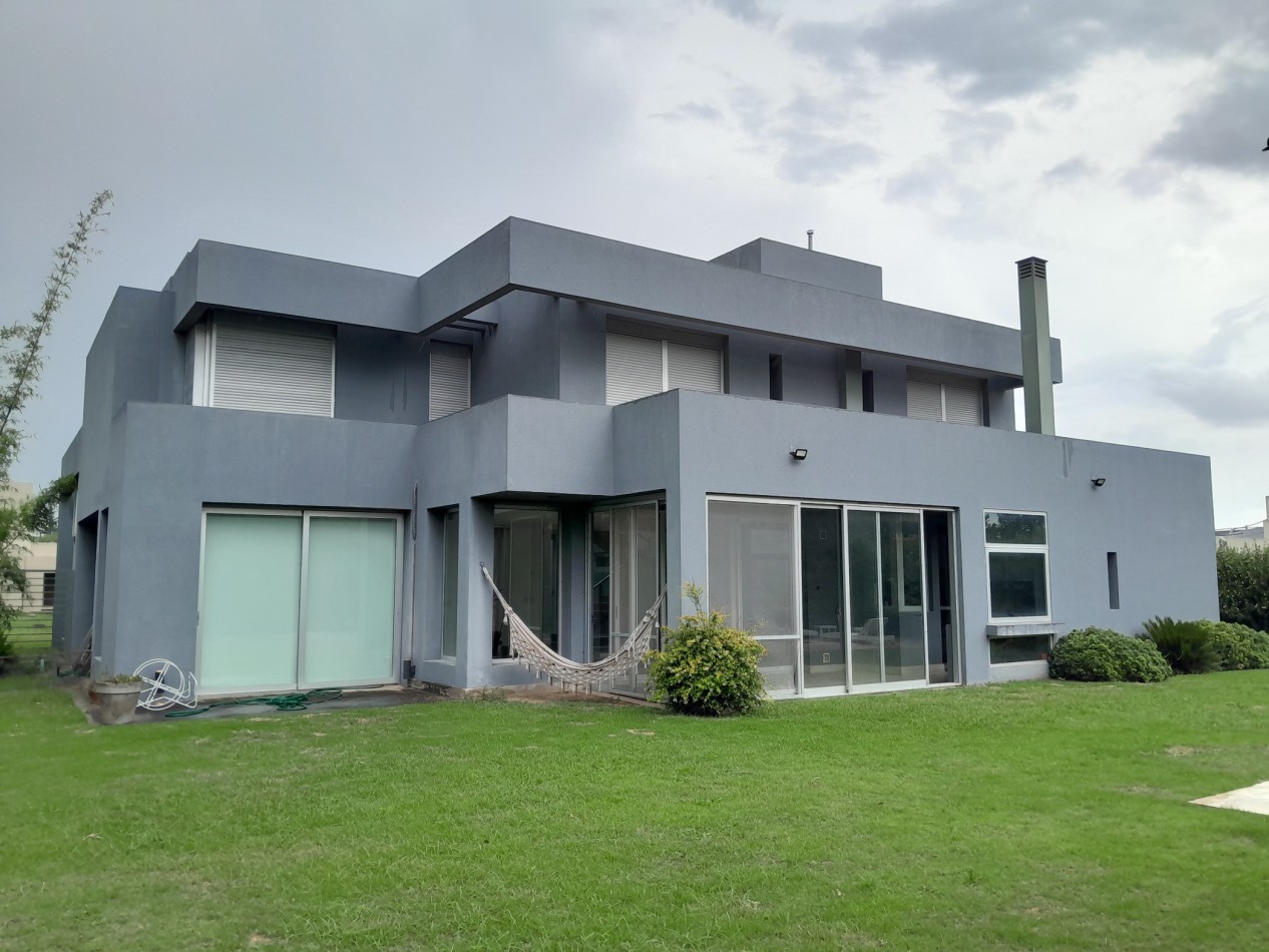 ALQUILER MODERNA CASA DE 3 DORMITORIOS SAN ISIDRO COUNTRY. ALQUILADA!!