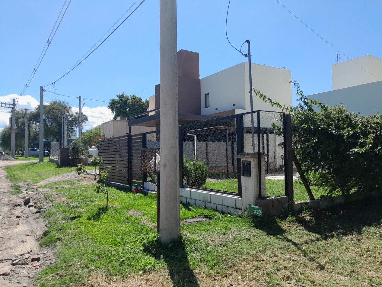 VENDO LOTE 300 m² - VILLA CATALINA. Etapa Eco Catalina. Escritura