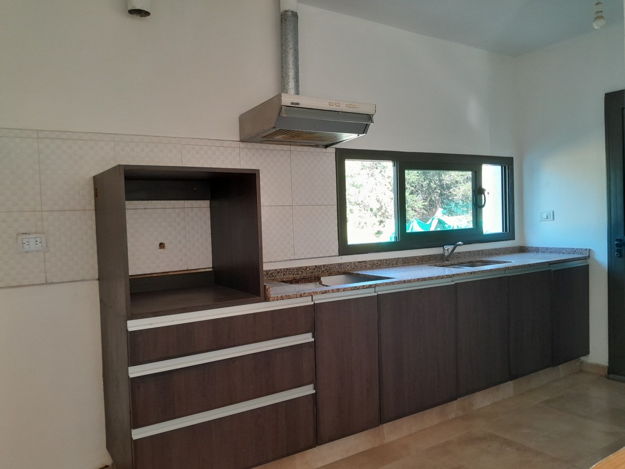 VENTA CASA 3 DORMITORIOS - VILLA CATALINA - PRIMERA ETAPA - ESCRITURA