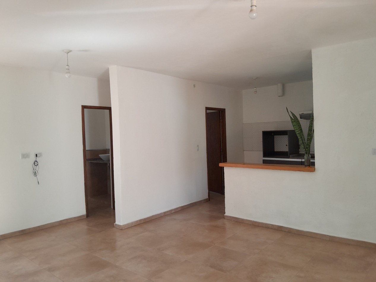 VENTA CASA 3 DORMITORIOS - VILLA CATALINA - PRIMERA ETAPA - ESCRITURA