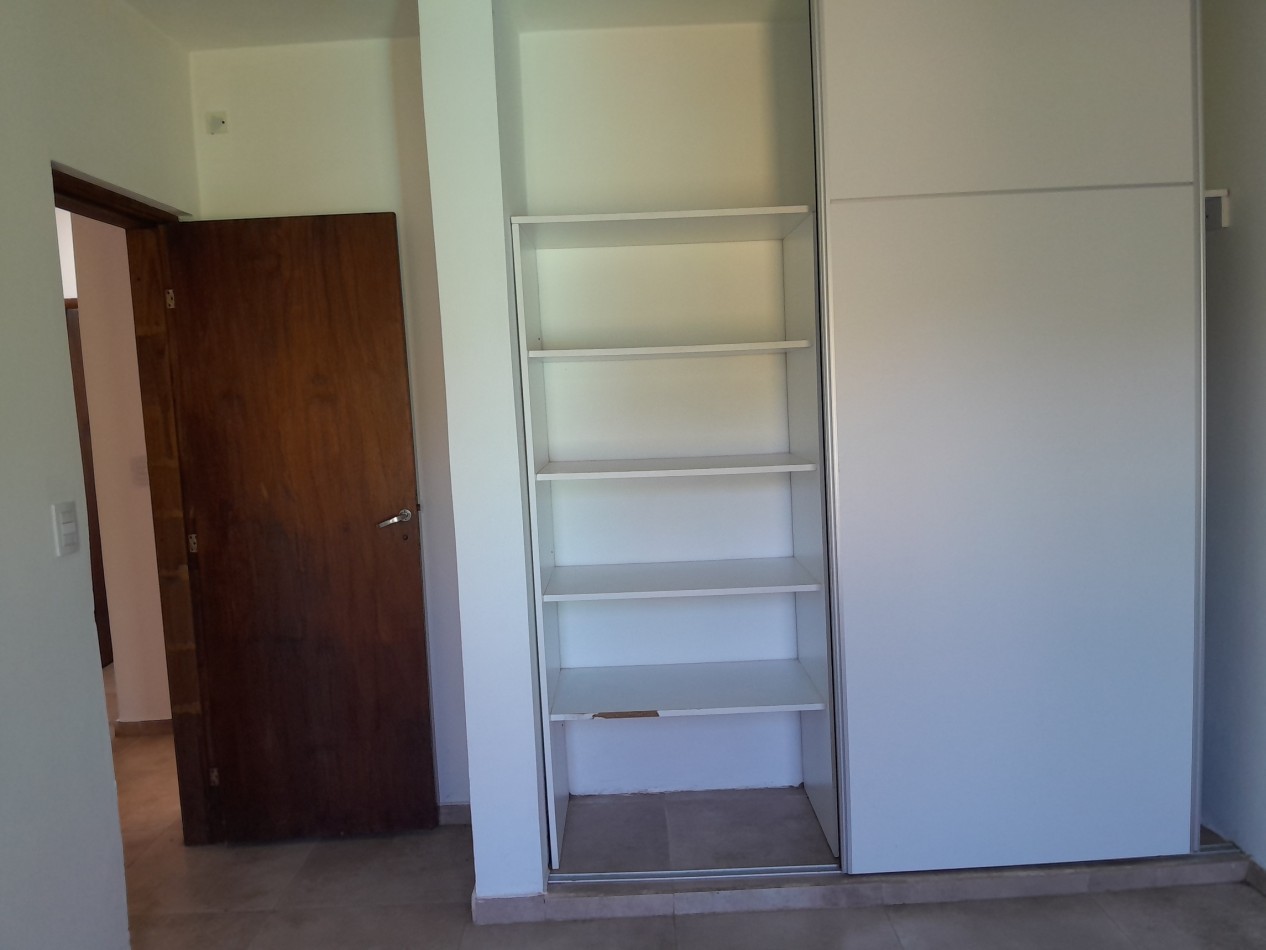 VENTA CASA 3 DORMITORIOS - VILLA CATALINA - PRIMERA ETAPA - ESCRITURA