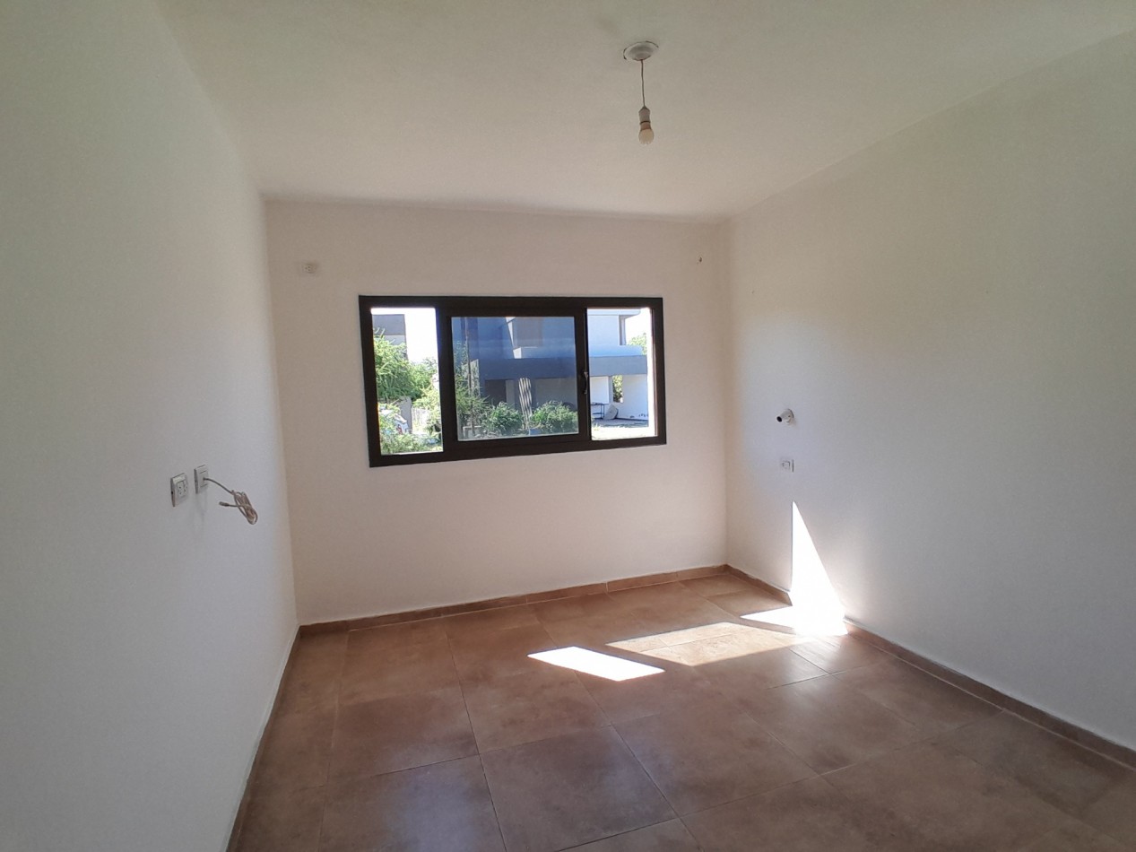 VENTA CASA 3 DORMITORIOS - VILLA CATALINA - PRIMERA ETAPA - ESCRITURA