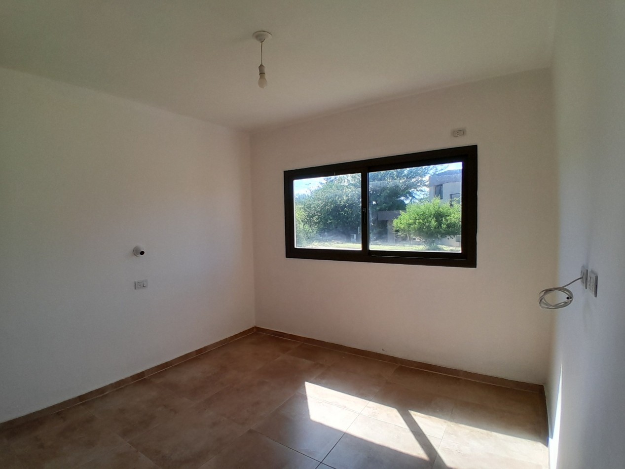 VENTA CASA 3 DORMITORIOS - VILLA CATALINA - PRIMERA ETAPA - ESCRITURA